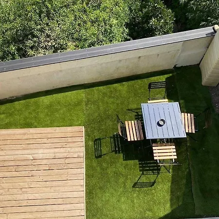 Apartment Avec Jardin Privatif *